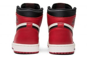 Зимние Nike Air Jordan 1 Retro High OG Chicago с мехом черно-белые с красным кожаные мужские-женские (35-44)